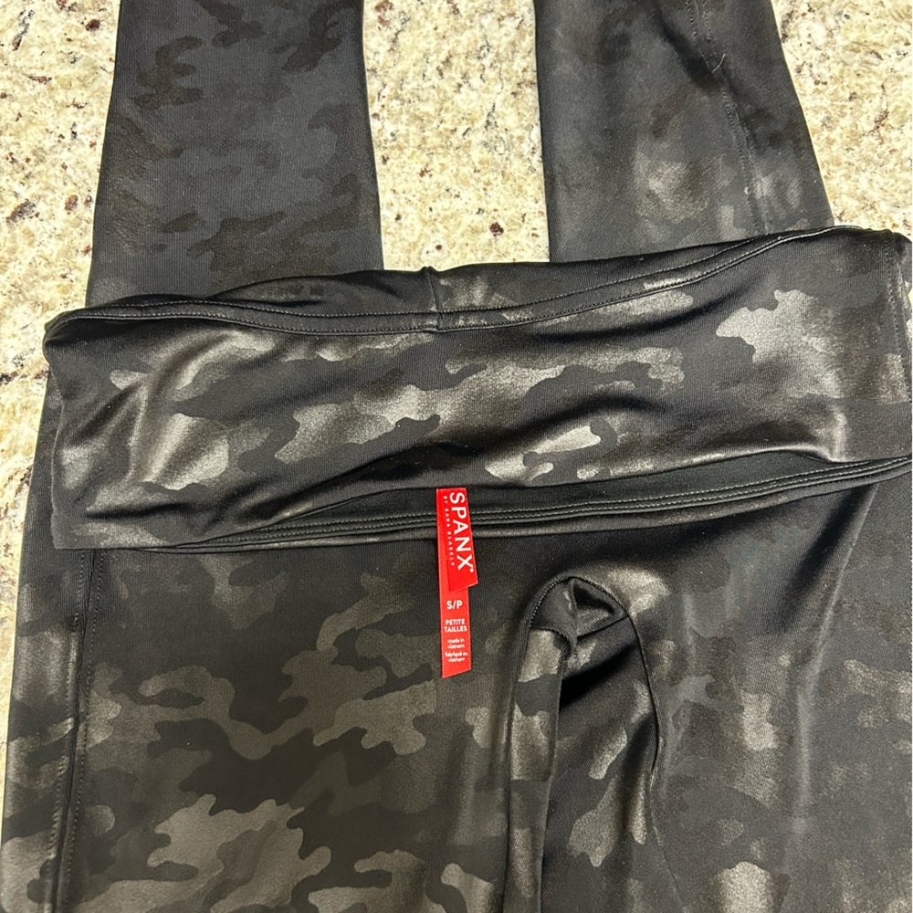 Spanx Faux Leather Black Camo Shine Leggings Pants